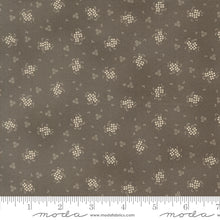 Load image into Gallery viewer, Collections Magnolia - by Howard Marcus - Moda - Layer Cake 42 pieces