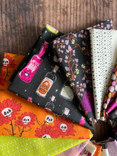 Load image into Gallery viewer, Spooky &#39;n Witchy Fat Quarter Bundle 16 pcs